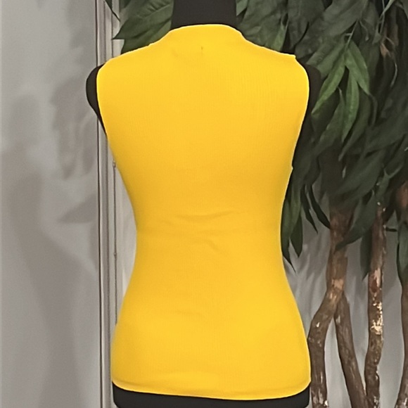 (EUC) Who What Wear V neck Top - Picture 2 of 3